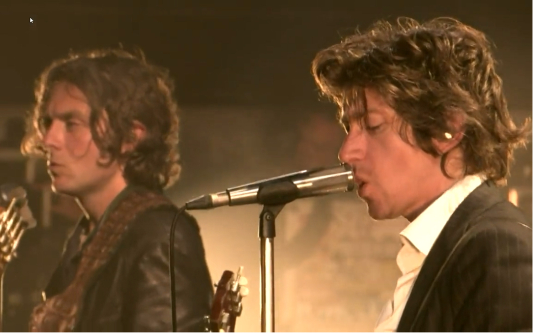 [图]Arctic Monkeys - Fluorescent Adolescent | Glastonbury 2023