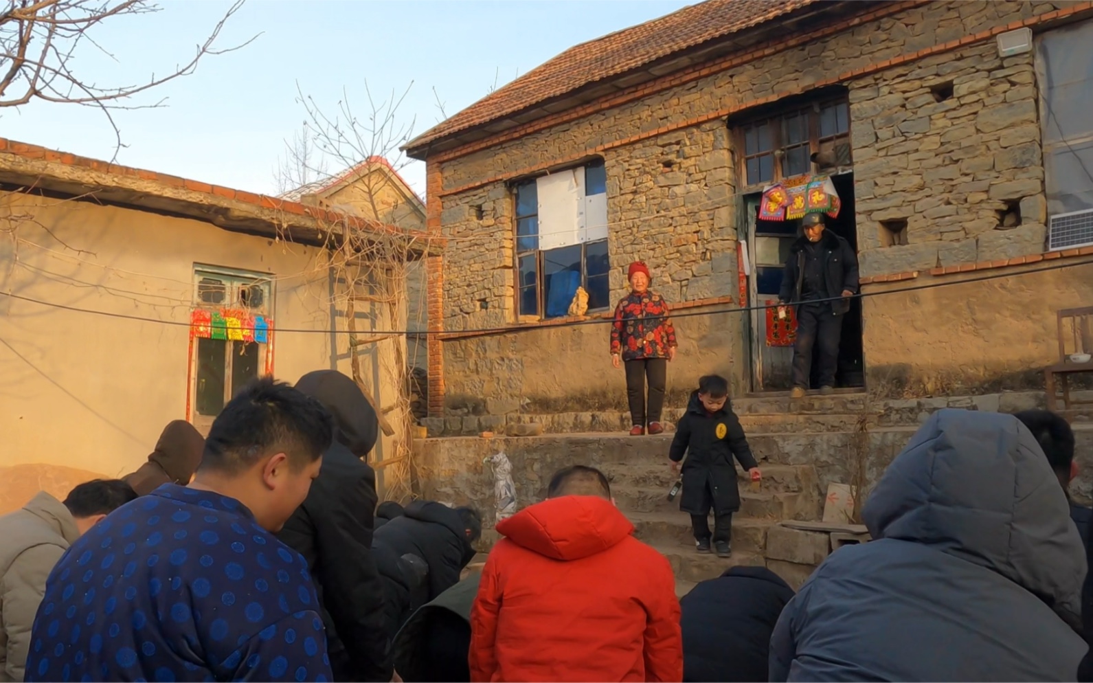 山东临沂农村大年初一,组队磕头拜年,小伙带你感受齐鲁最高礼仪