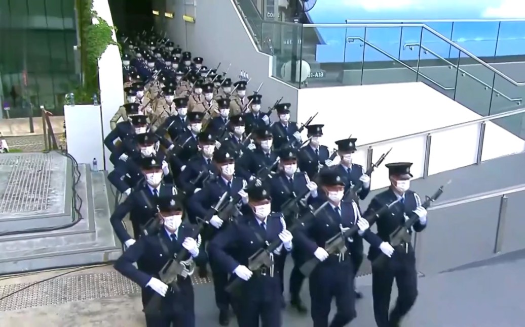 [图]香港警察乐队《分列式进行曲》，不再吹风笛了，彻底摒弃英式步操