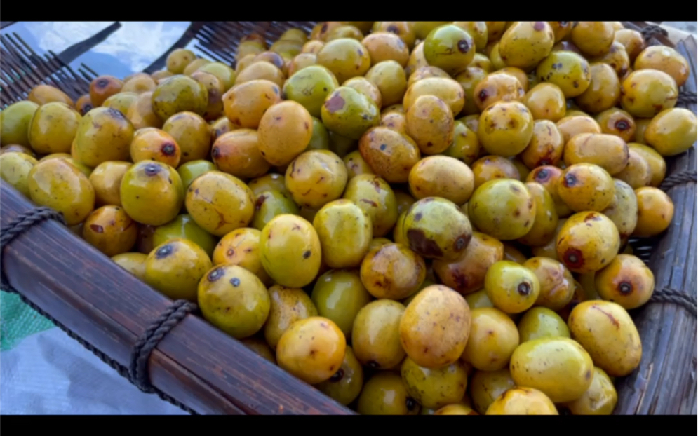 伴随了我们童年的小零食酸枣皮,今天和家人自己动手做起来啦!
