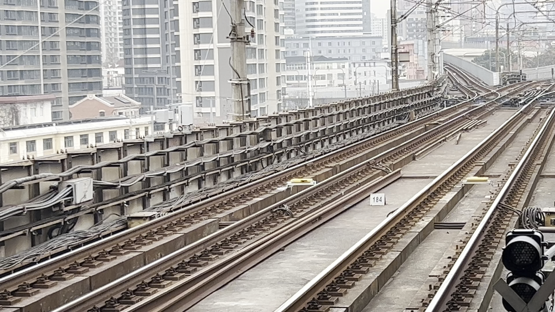 320号车03a01型电客列车宝山路往江杨北路方向出站