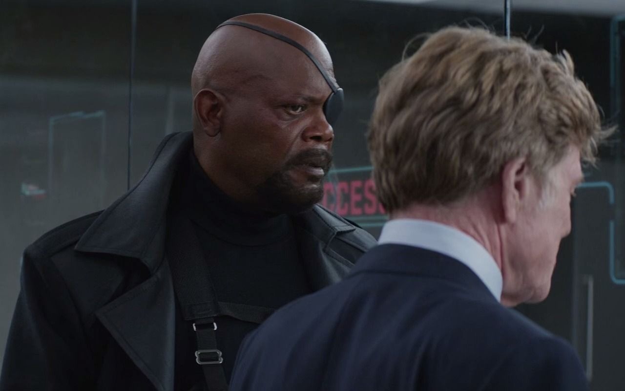 神盾局局长弗瑞关键时刻现身摘下眼罩帅爆了反派无话可说