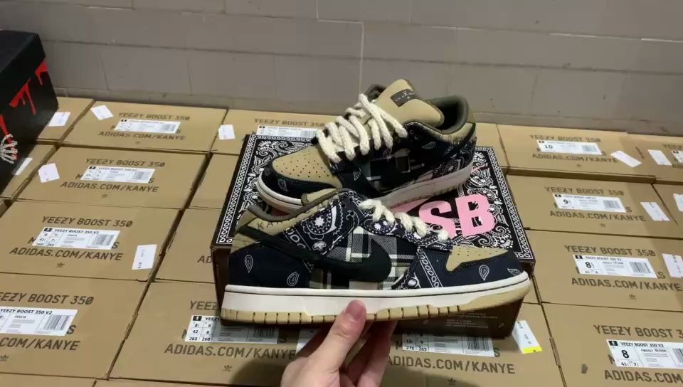 原厂实拍 dunk 鬼脸联名腰果花 年度鞋王级别 特殊鞋盒版本_哔哩哔哩