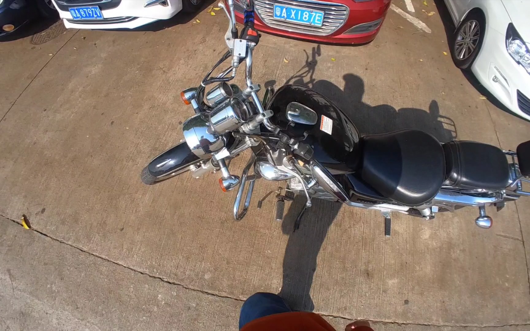 骑一骑摩托车豪爵铃木gz150