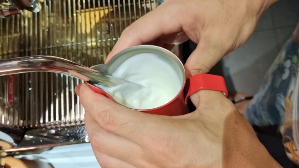 lelit 咖啡机 打发奶泡效果