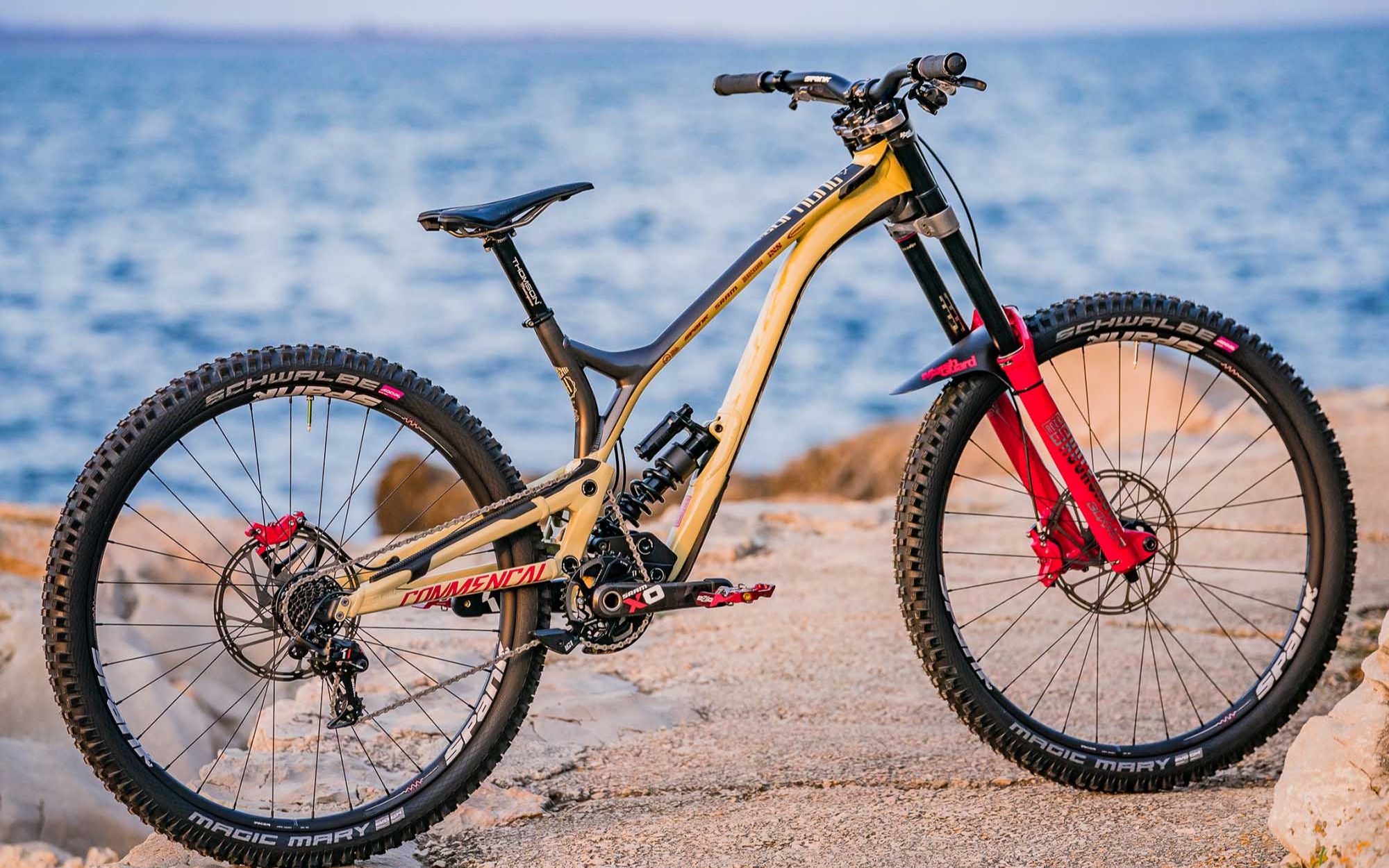 装车视频丨2019款看门狗 commencal supreme dh 29er_哔哩哔哩 (゜-゜