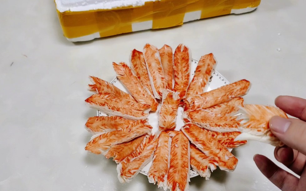 网购25元"帝王蟹腿肉",20几根肉摆满一盘,5只帝王蟹才有那么多肉?