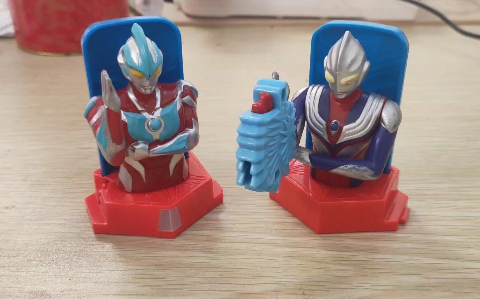 麦当劳的迪迦奥特曼和银河奥特曼