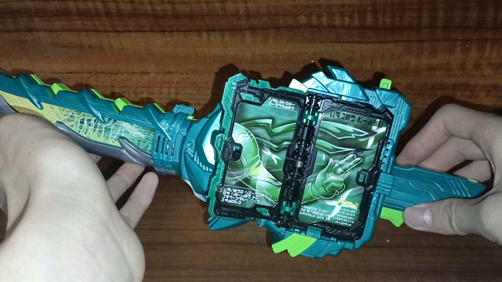 假面骑士圣刃风双剑翠风测评