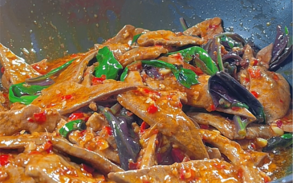 川渝特色小炒,血皮菜炒猪肝.香辣嫩滑非常下饭.学会了就是你的拿手菜!