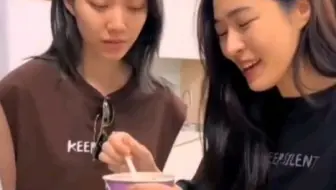 邝玲恋爱教学：当在吃东西的时候 如何超不经意的秀恩爱