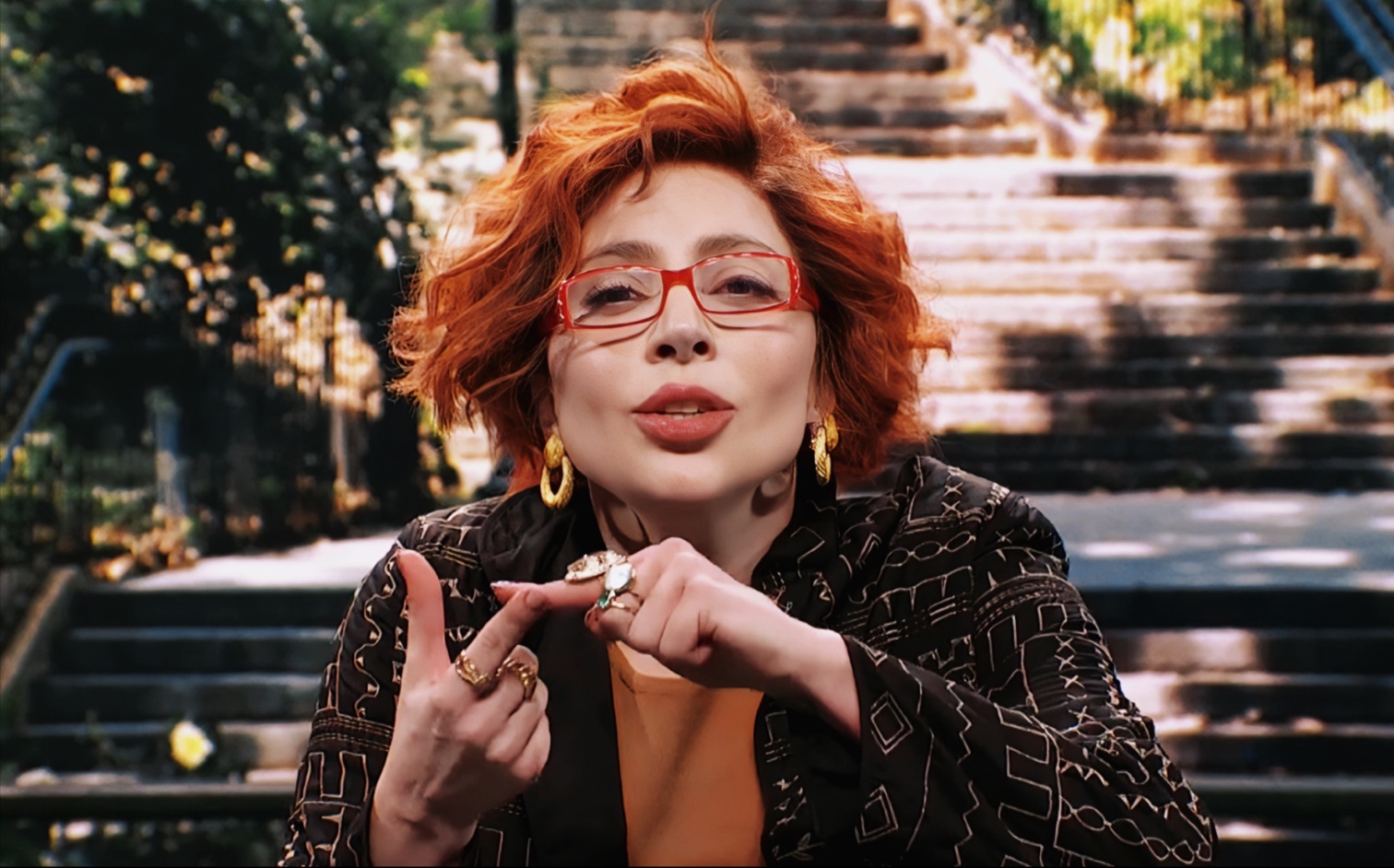 lady gagasnl最新小品《我的最新red墨镜》