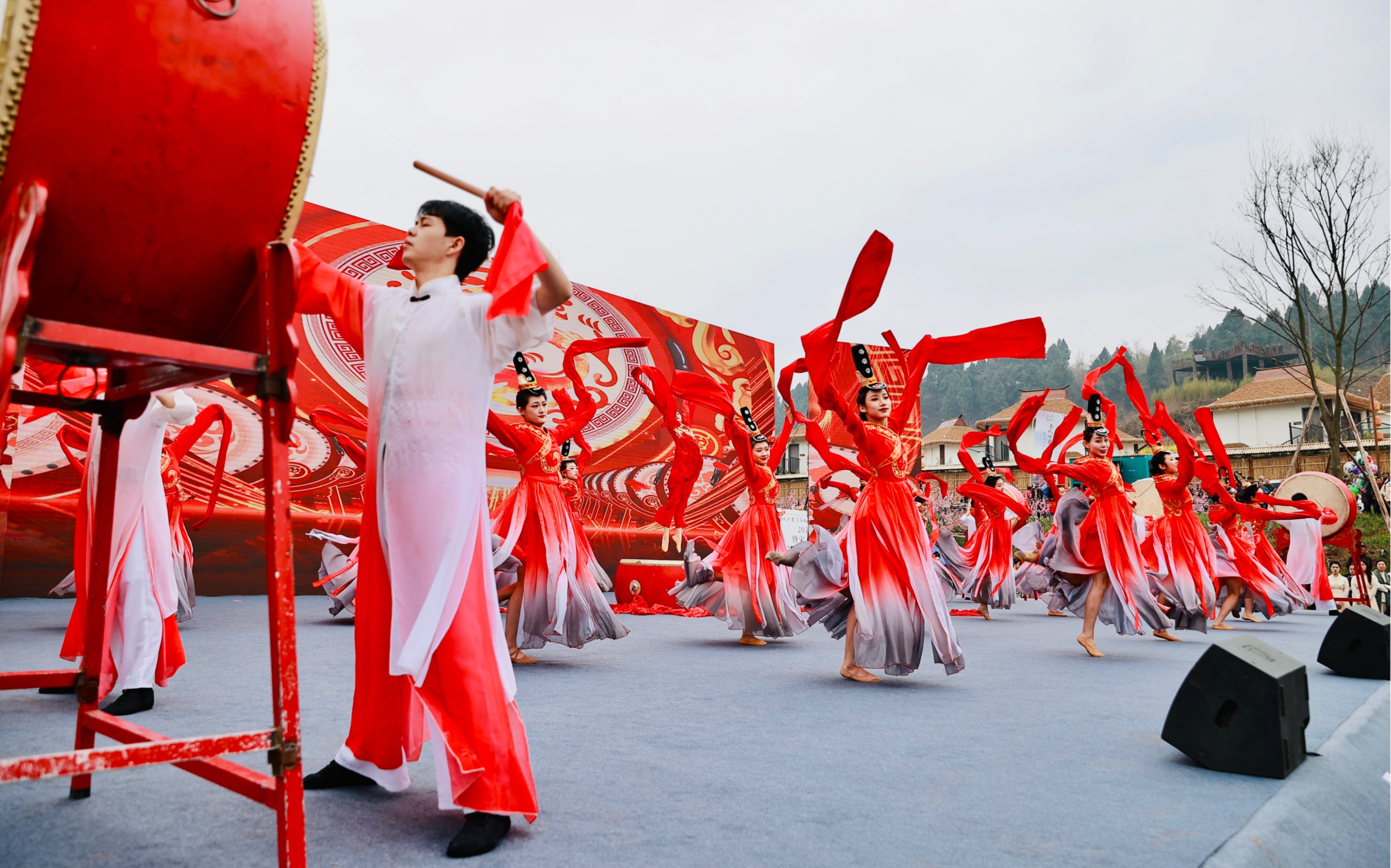 [图]开场舞《鼓跃华章》