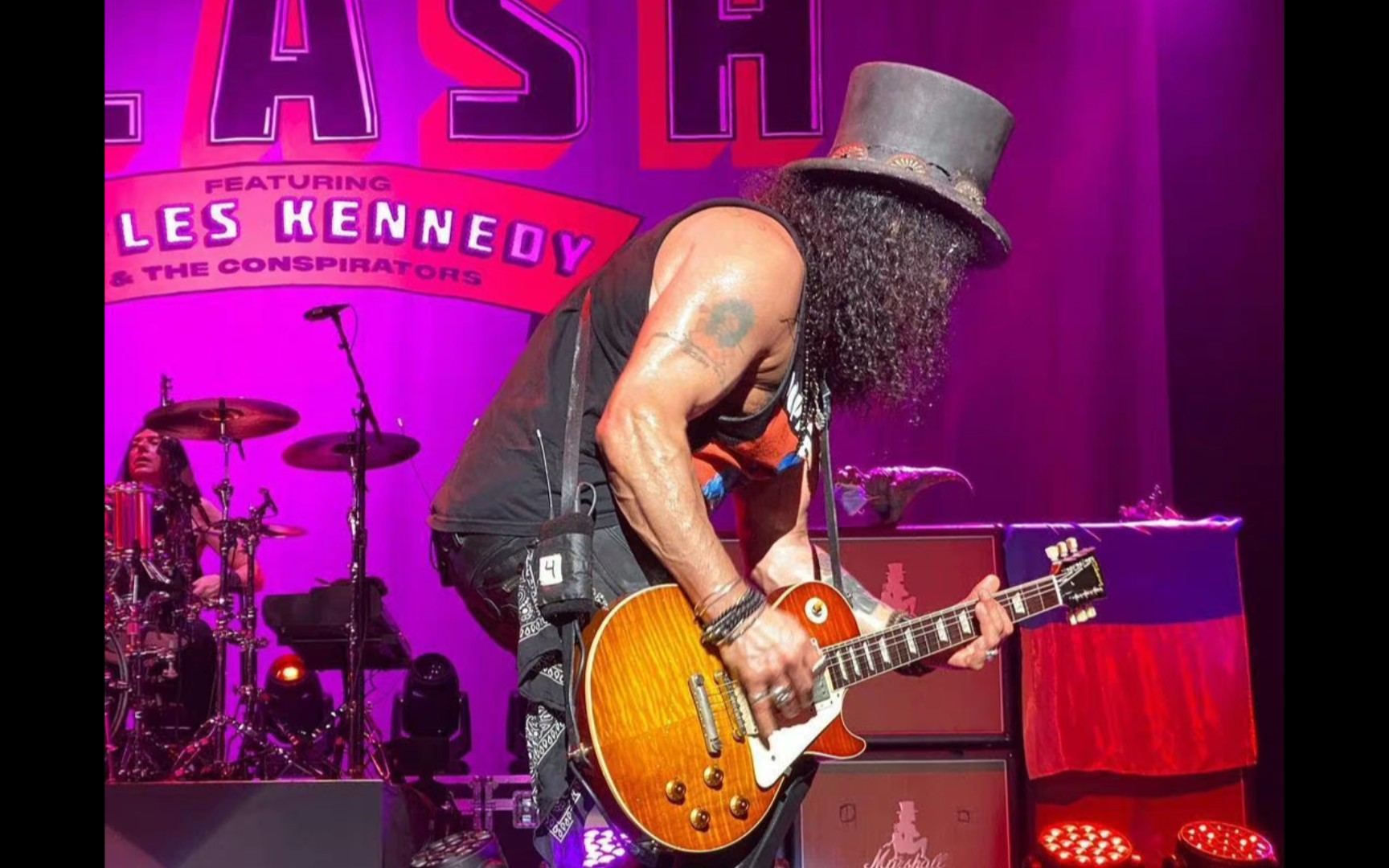 slash最新现场《world on fire》嗨翻全场硬摇滚