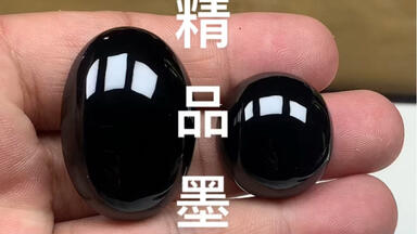 传说中的蓝墨和墨翠手镯，这样对比是不是就更好分辨了，喜欢翡翠的朋友