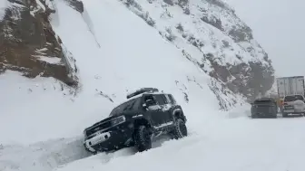 下载视频: 方程豹豹5雪地脱困！四驱牛不牛看这就完了