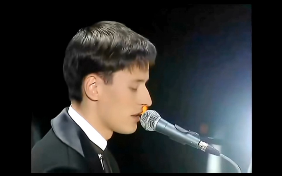 《奉献》-vitas维塔斯,v神颜值巅峰,这个现场祝你今年发发发,必看