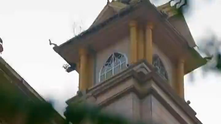 【缅北刘家开娱乐场所收割金主 】 缅北刘家依托福利来集团，在参与电诈的同时，升级赌场，刘家还不断扩大色情娱乐场所规模，组织招揽、诱骗大批