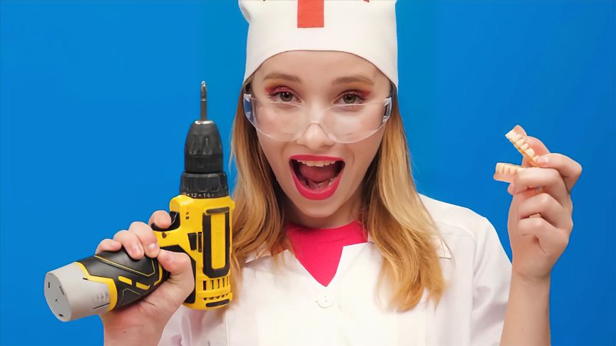 兽医给人安装牙齿,竟用手电钻,这也太狠了吧