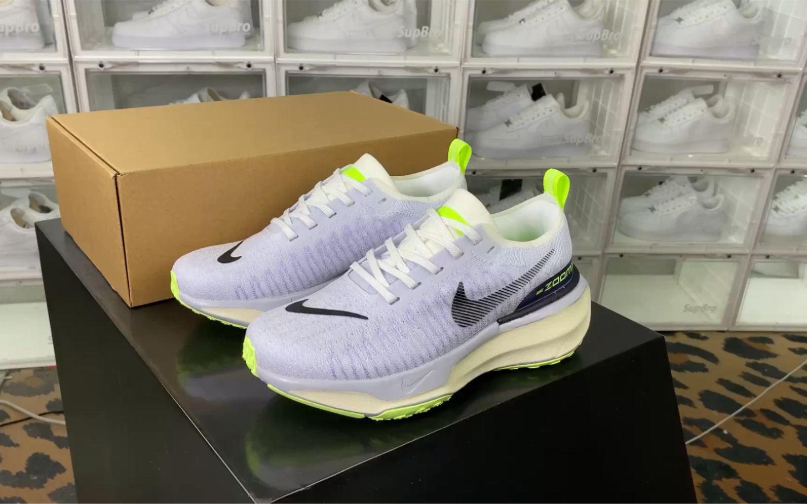 【权威实拍】nike zoomx invincible run flyknit 3 跑步鞋 淡紫荧光