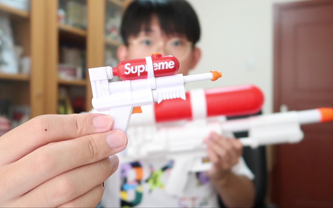 滤客vlogsupreme玩具水枪钥匙链开箱可能是这一季最有趣最夏天的