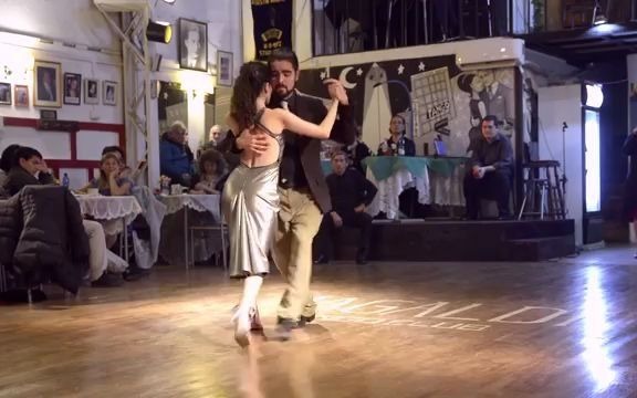 [图]Luna Tango | 探戈可简单可复杂 基本步子跳Milonga | 阿根廷探戈 Silas y Valeria