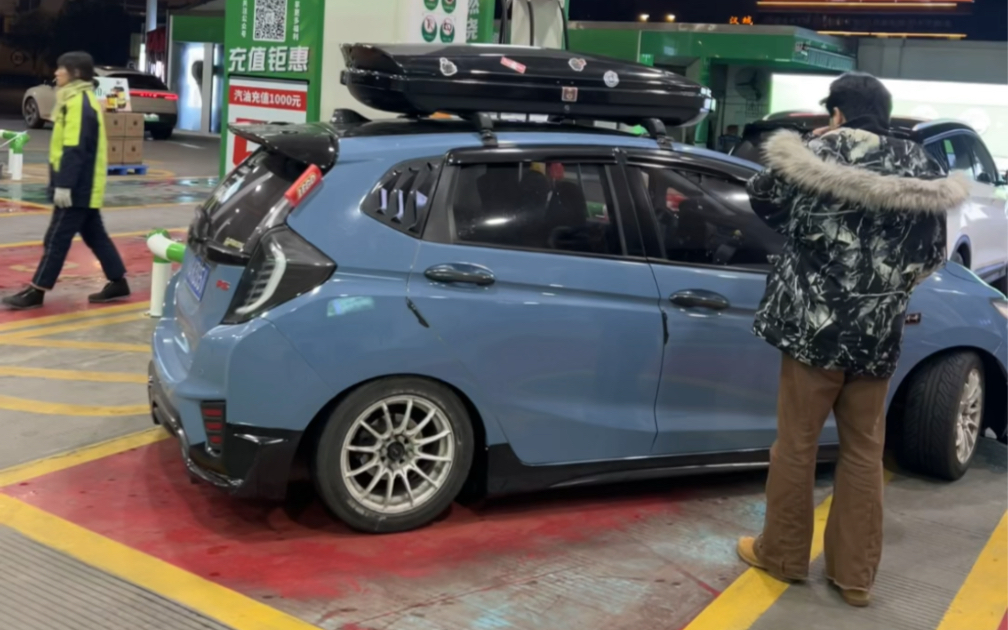 飞度第一天出行半夜竟遇暴风雪