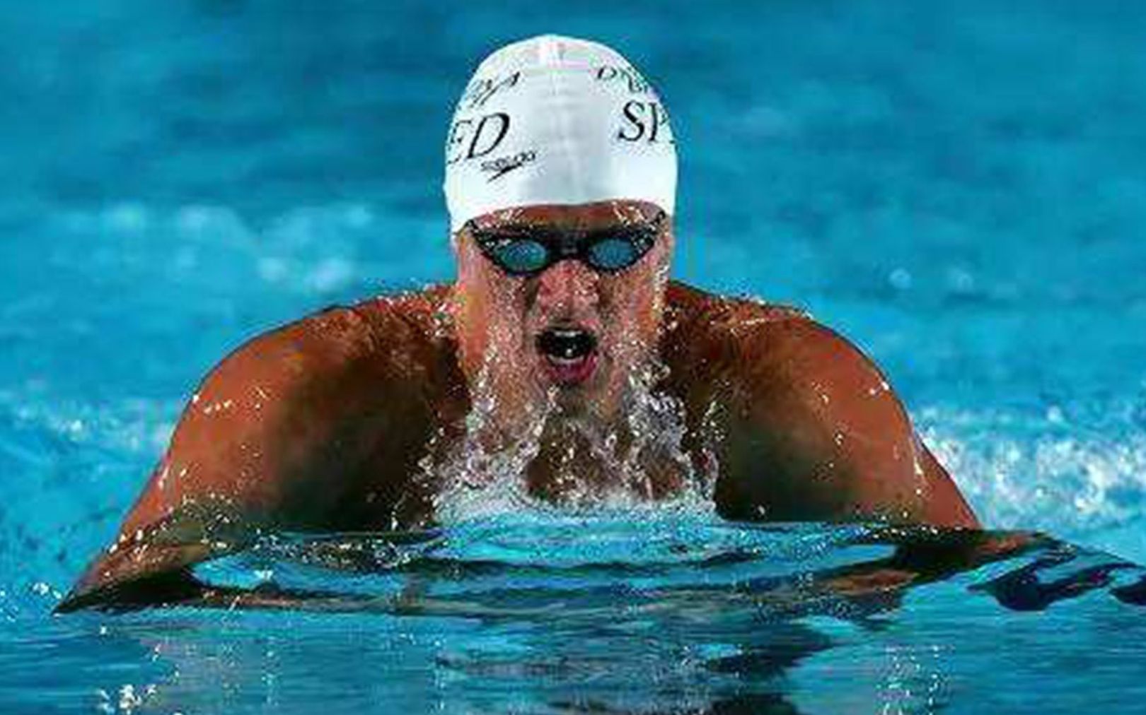 凉爽一夏游泳馆游泳,看看这些游泳健将的蛙泳游得怎样