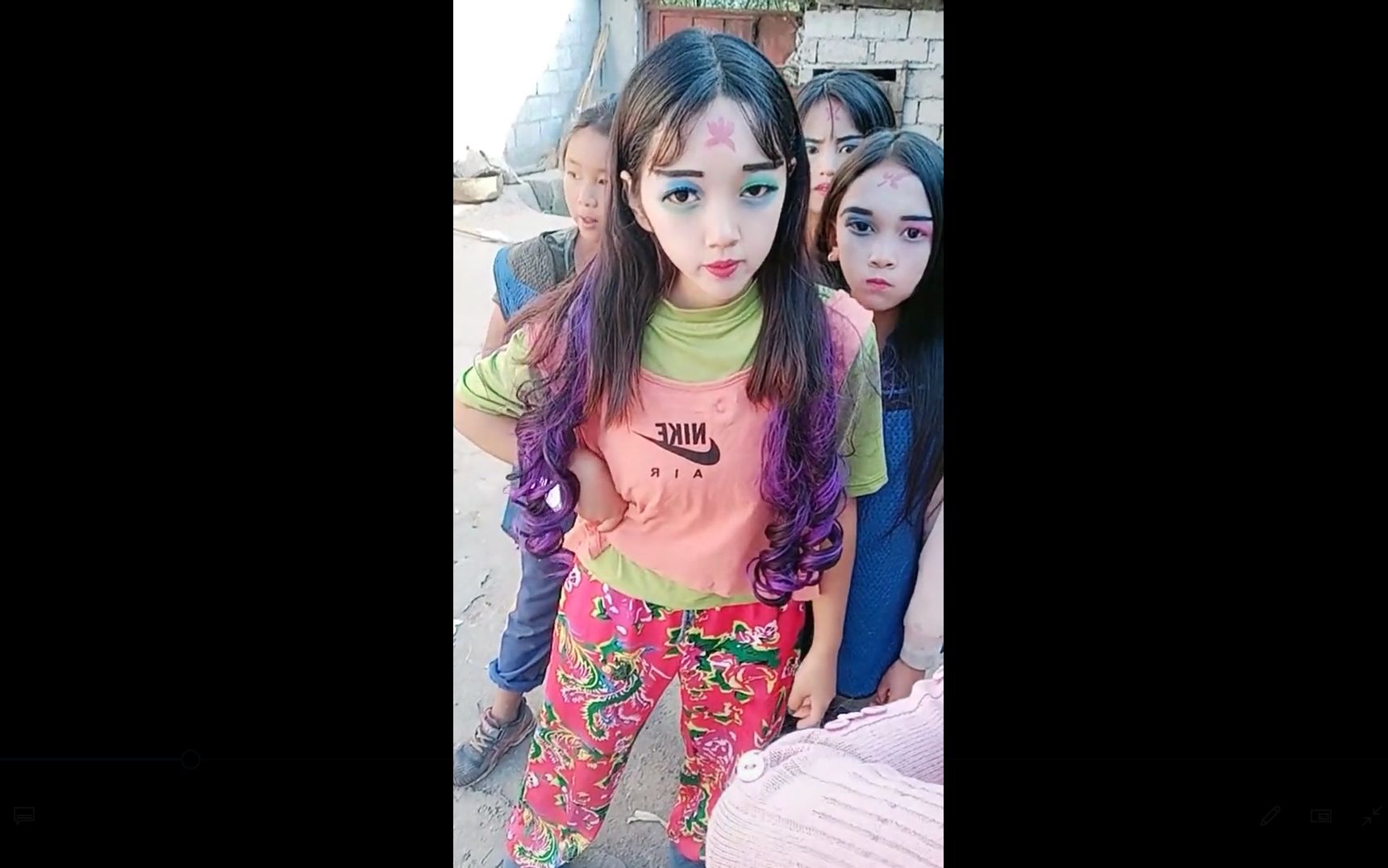 精神小妹一家子?我有一句祖安语当讲不当讲