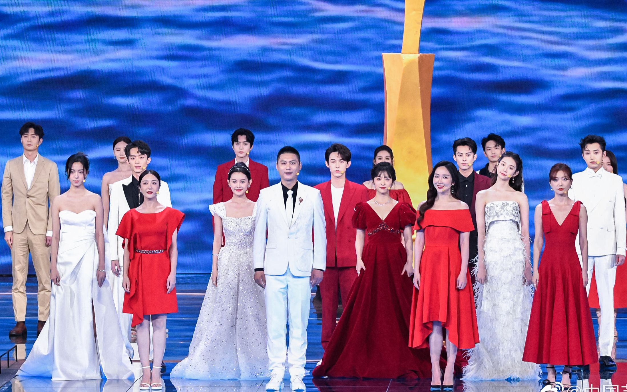 【金鸡奖闭幕】星辰大海全体青年演员合唱《青春向太阳》-汐汐浪-默认