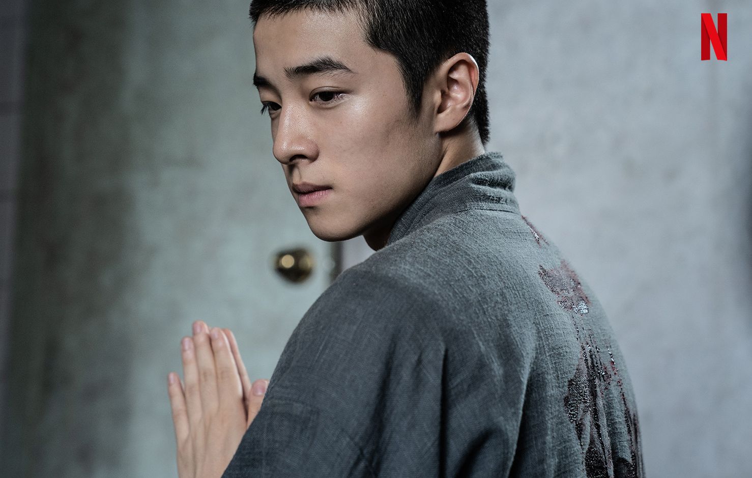 小和尚下山开斋吃麦当劳,邂逅怪奇美女;灿烂微笑歪头杀,烦闷烦恼皆是