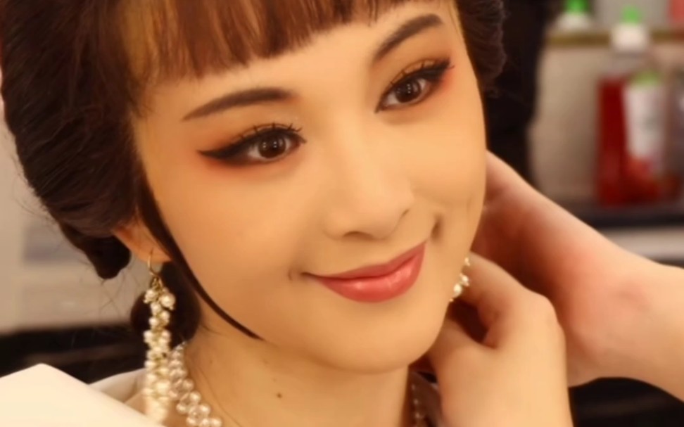 越剧何青青 可可爱爱温柔贤惠的青青,笑起来好看的不得了～#浙百越