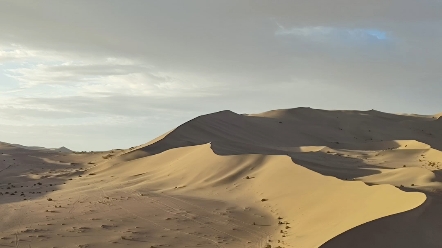 [图]月牙泉鸣沙山，西域大漠明珠