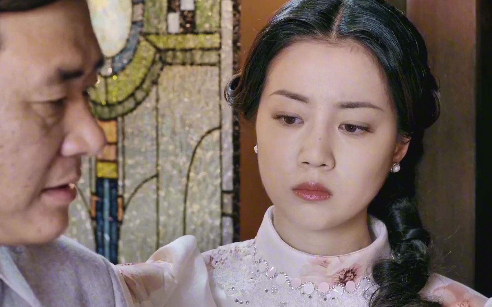 顾曼婷发现房间还有人,经过一番试探之后,终于确认了身份