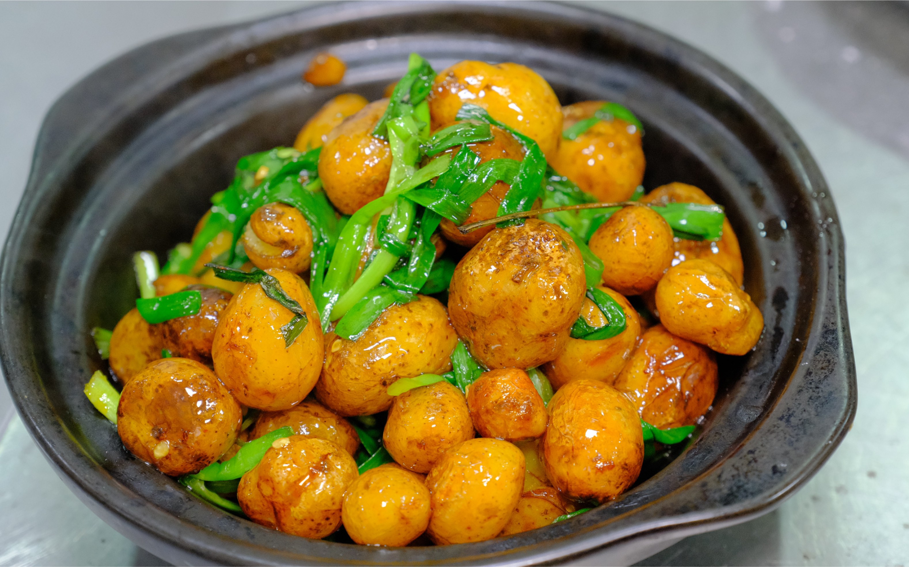 韭菜和小土豆一起,韭菜的香味融合小土豆的软糯_哔哩哔哩_bilibili