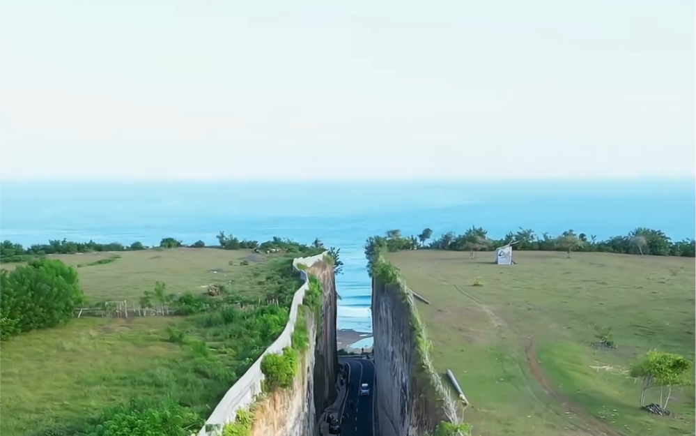 这里是课本上的潘达瓦海滩巴厘岛最神秘的海滩哔哩哔哩bilibili