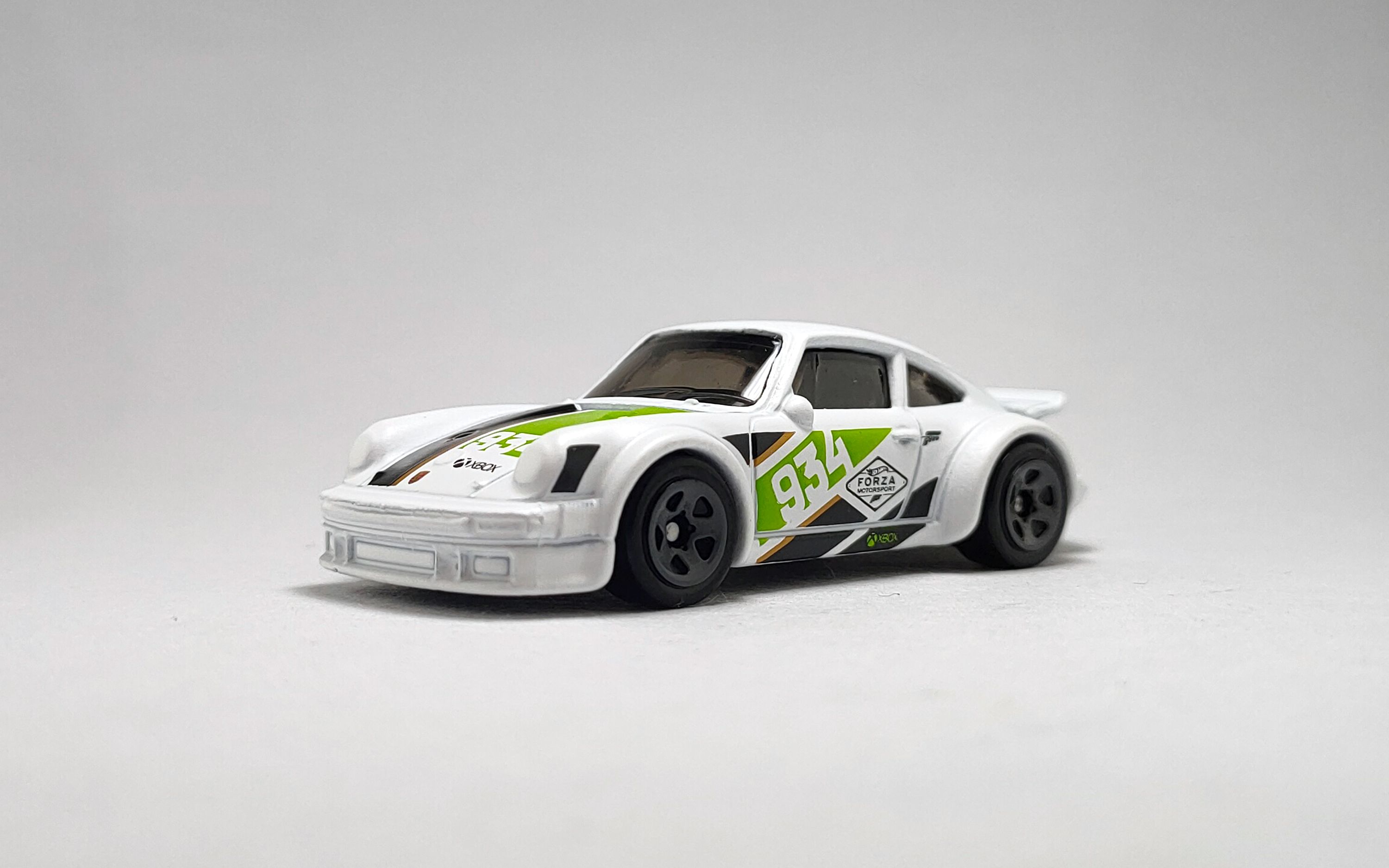 一分钟玩具开盒-风火轮forza废墟套保时捷934开盒把玩评测