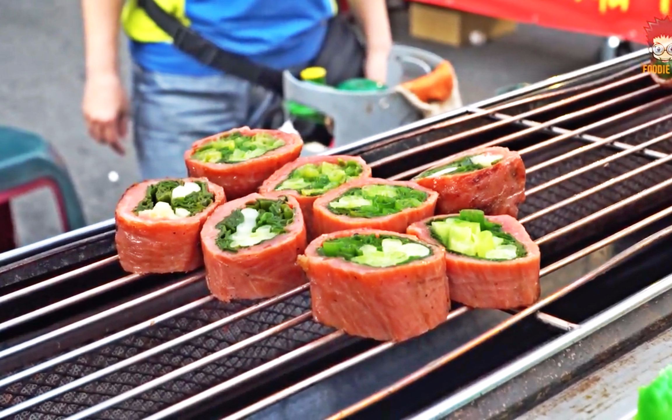 150台币台湾高雄夜市街头小吃 香葱肉卷 松板肉配三星葱