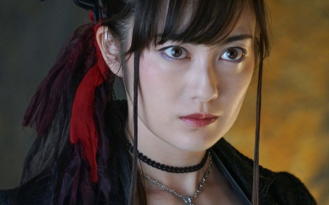 附身103女歌手被附身对战魔界骑士