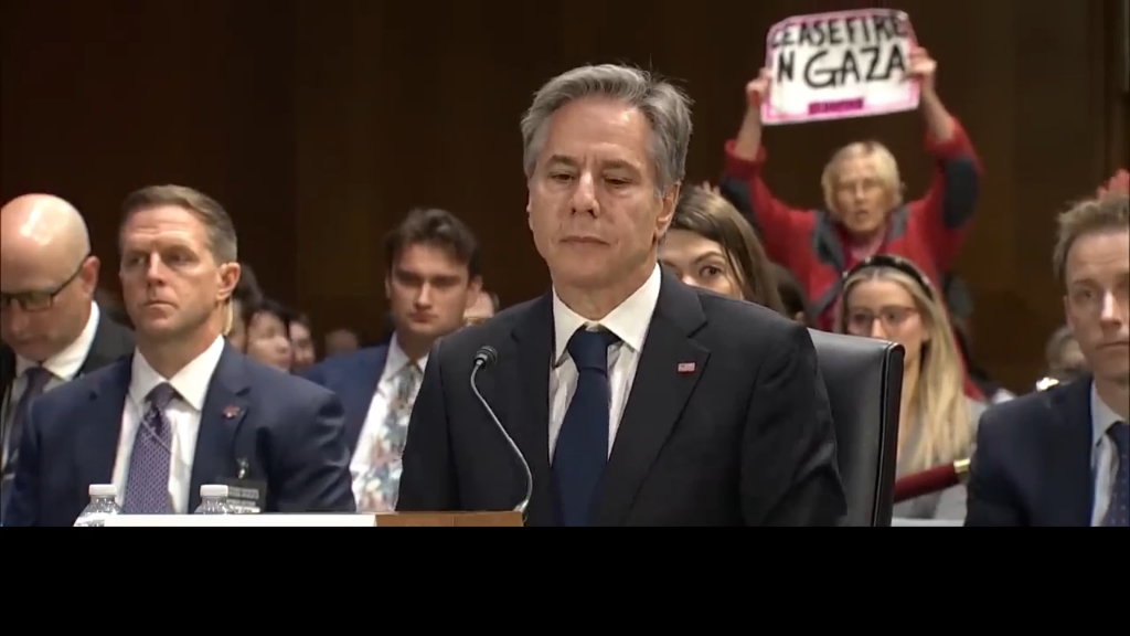 美国国务卿布林肯的发言多次被打断