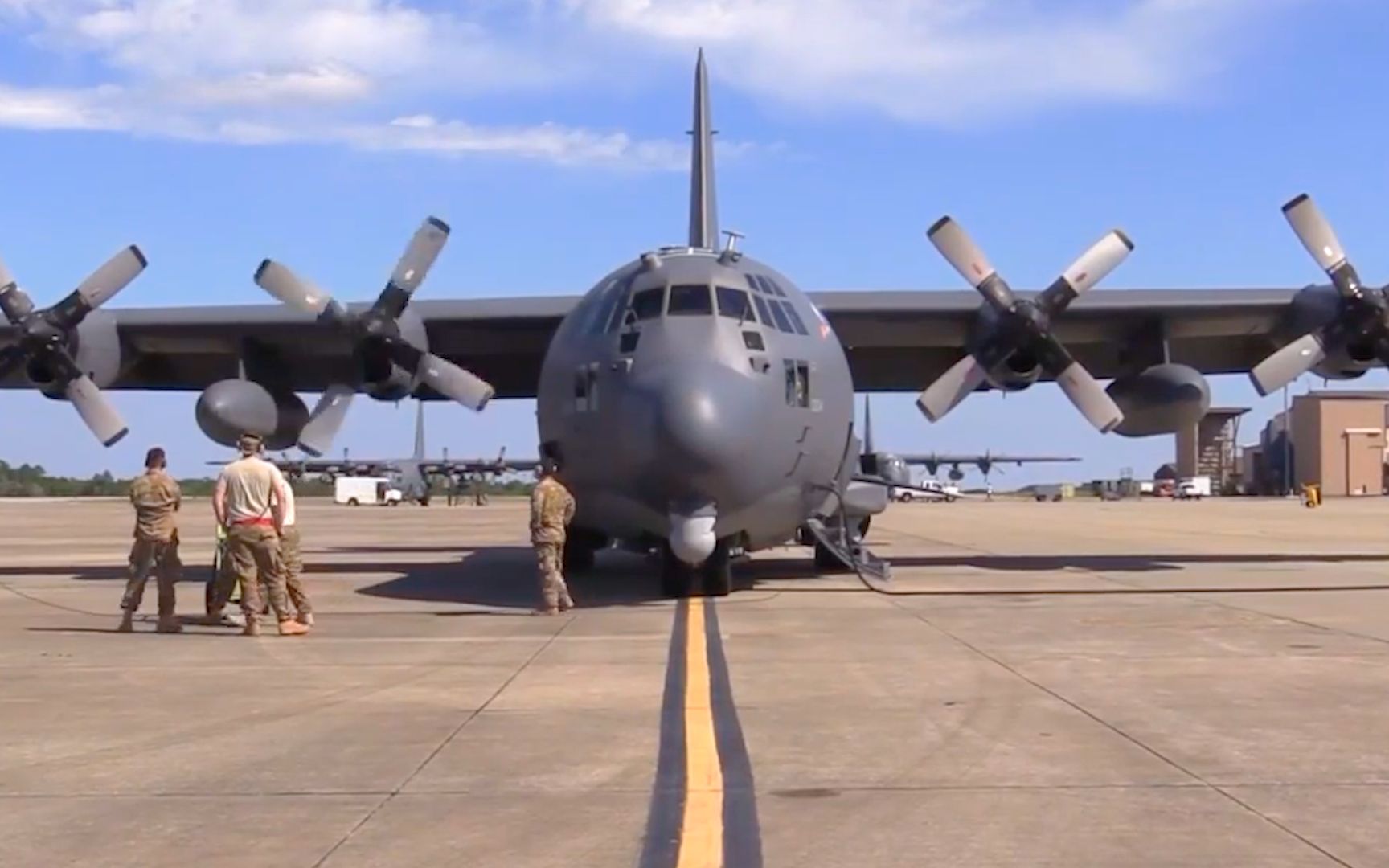 ac130空中炮艇:火力超级强大,发射一分钟相当于一个炮兵营的火力