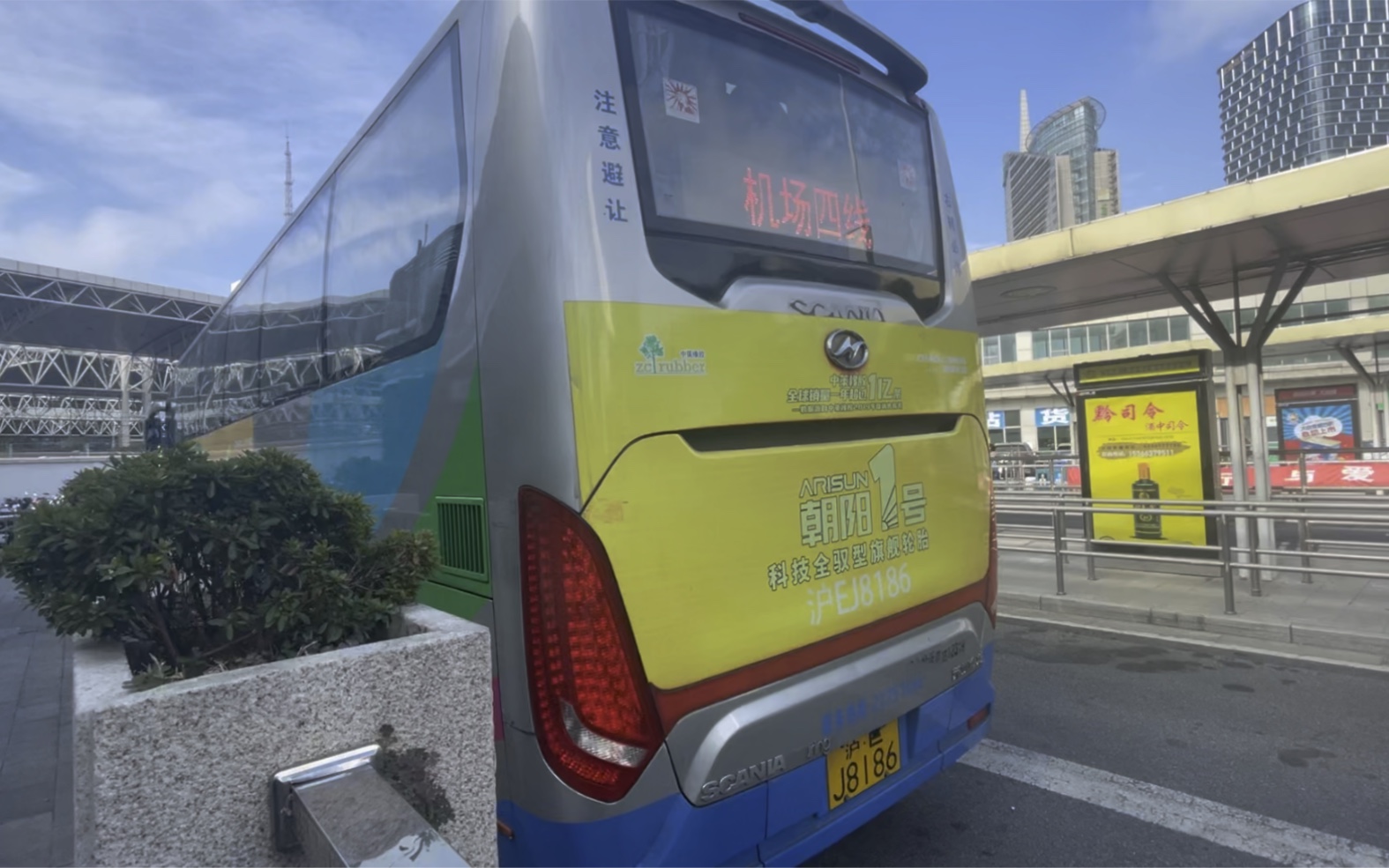 上海空港巴士机场四线海格klq6128kae51起步实录(沪ej8186)