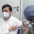 独家记录：张文宏接种新冠疫苗 面对镜头还“皮”了一下