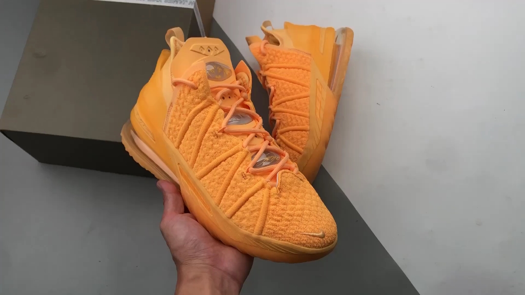 詹姆斯18lebron18革新体验灭世纯原冠军配色哈蜜瓜