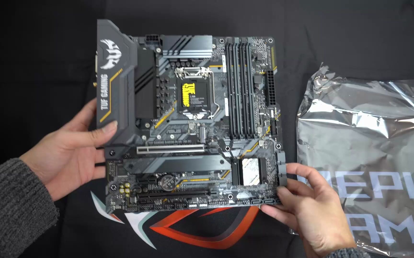 活动作品开箱华硕tufb460mplus重炮手华硕也来交作业了直接对标迫击炮