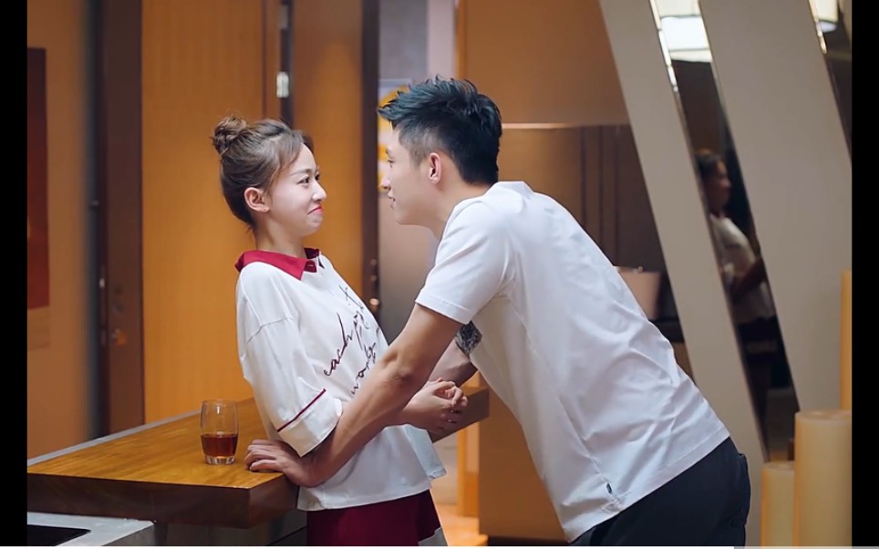 青春创世纪 #黄景瑜 #吴谨言 #段燃钱希西草莓味吻_哔哩哔哩