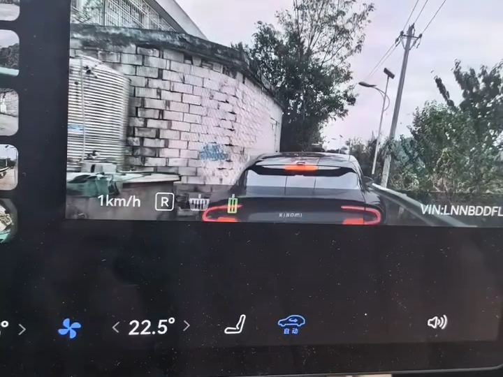 小艺你为啥不主动倒车啊，你看追尾了吧