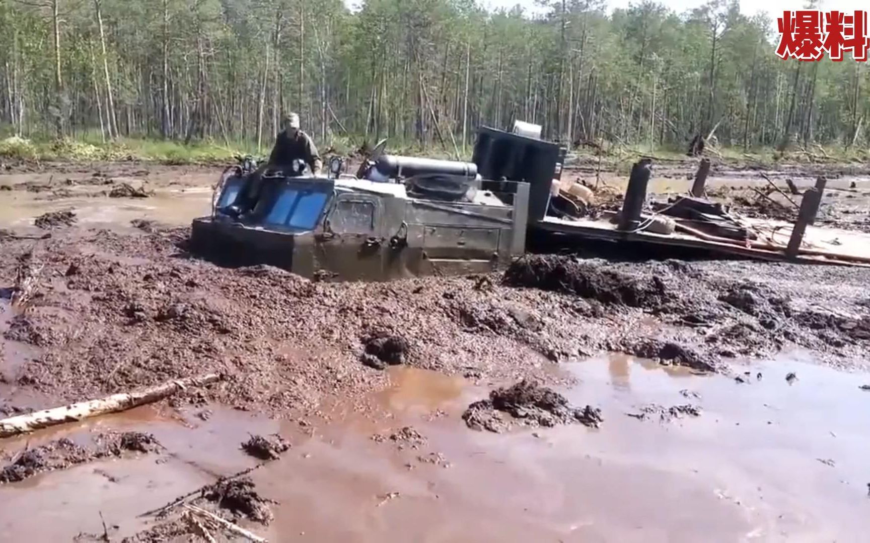 俄罗斯dt30全地形车陆地蛟龙也有翻车的时候