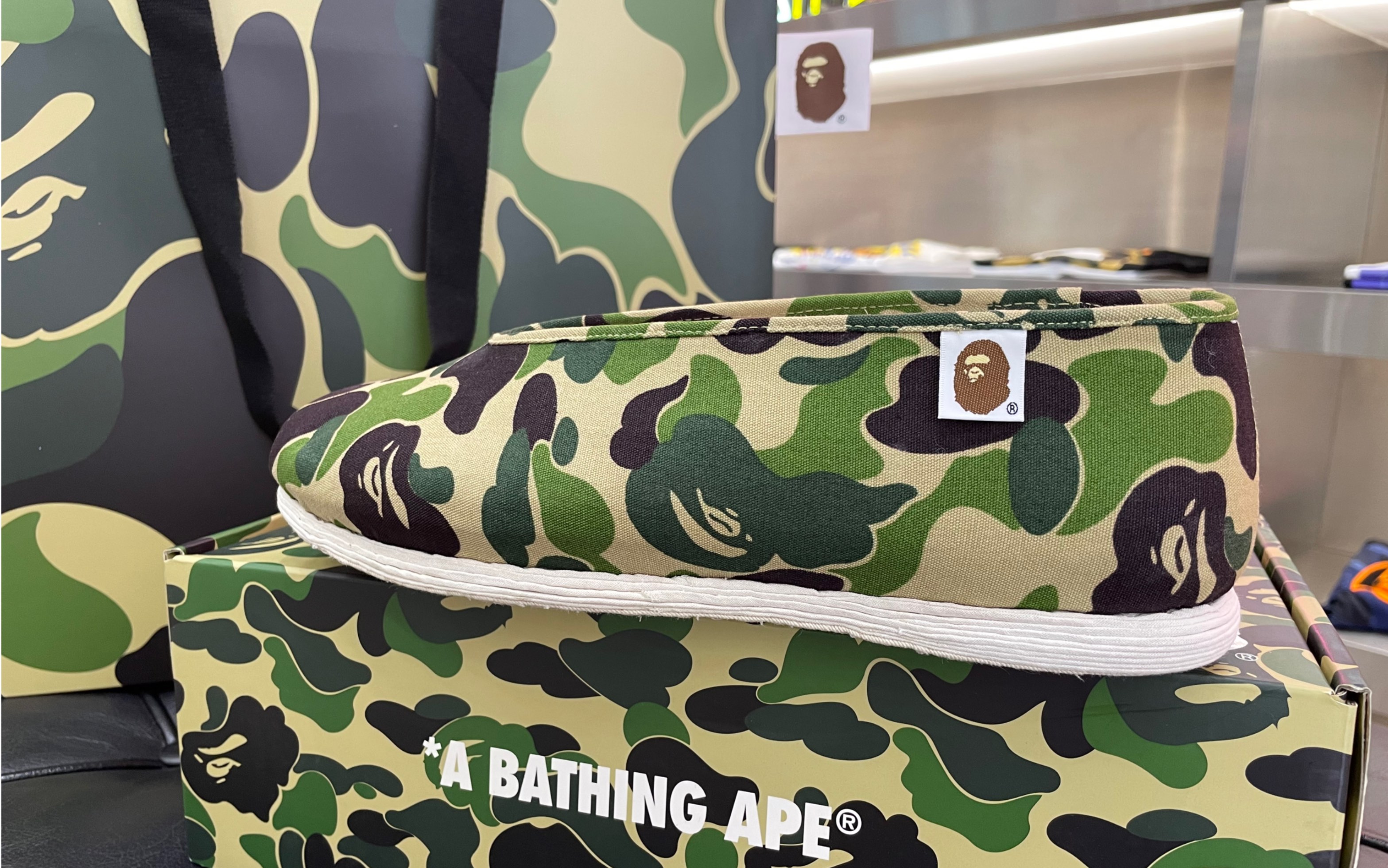 Bape 内联升 联名鞋!帅炸,全球限量200双!传统布鞋潮流炸裂开场!哔哩哔哩bilibili