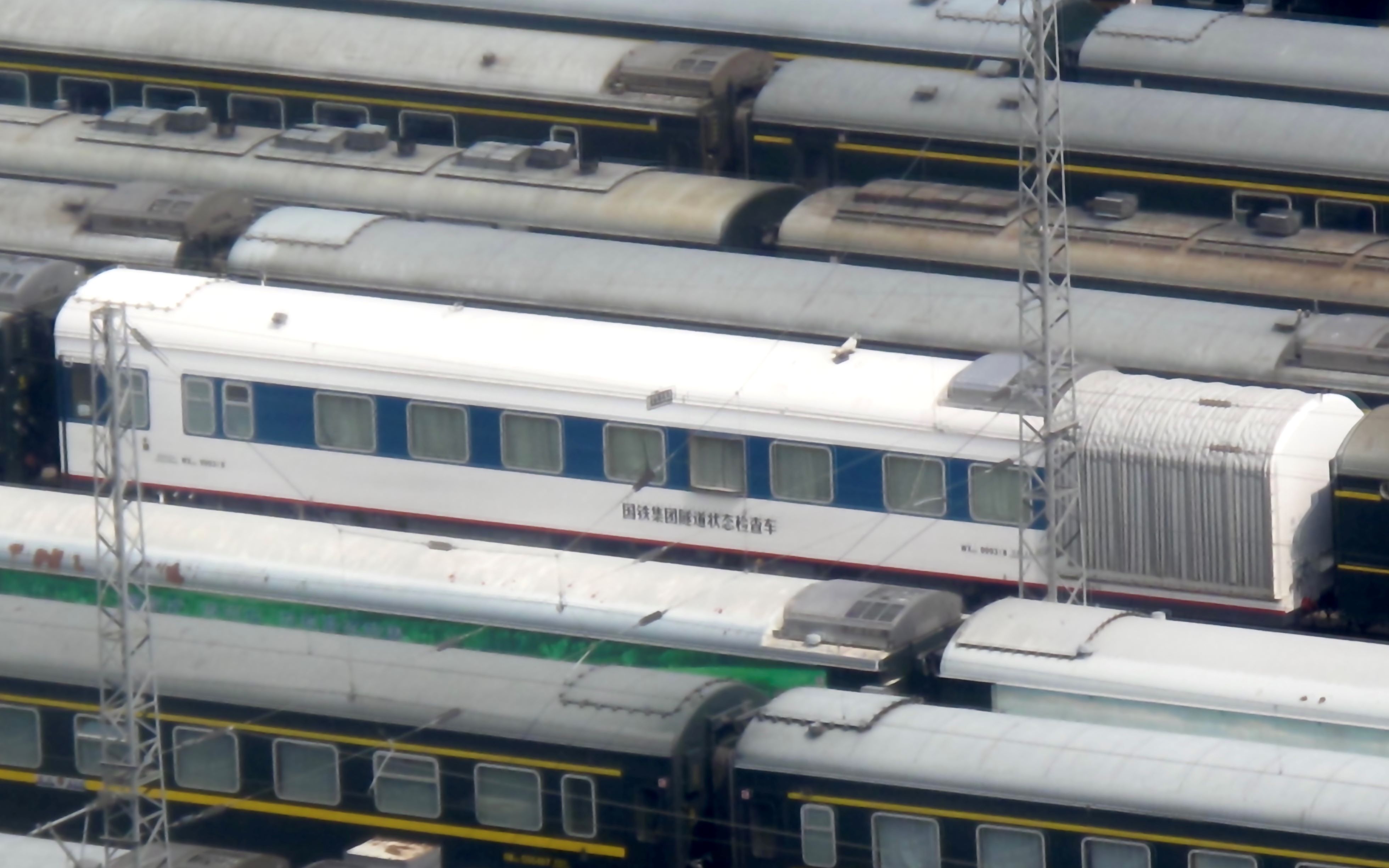 这应该是全路目前外观最新的原色25t了吧